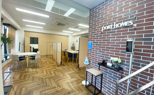 ポートホームズ本社営業部の内観